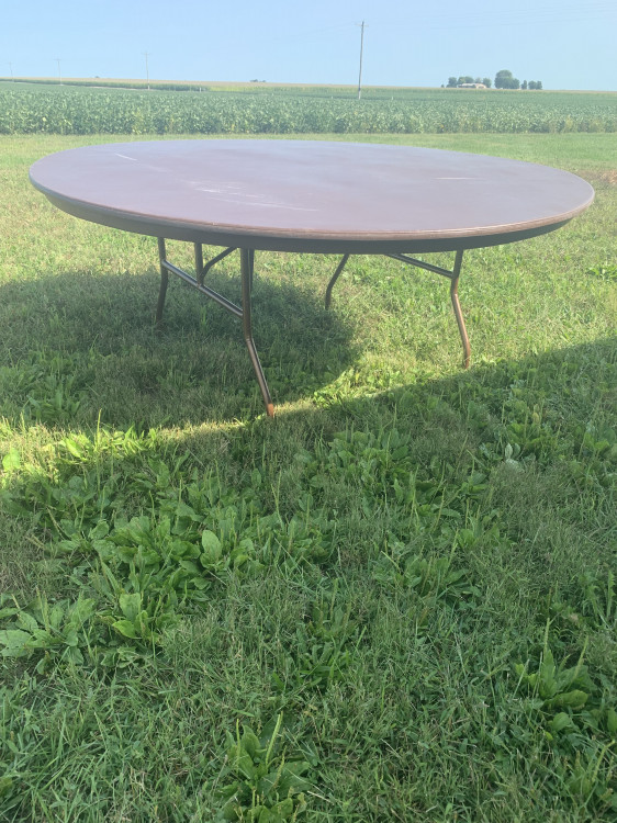 6’ plastic round table